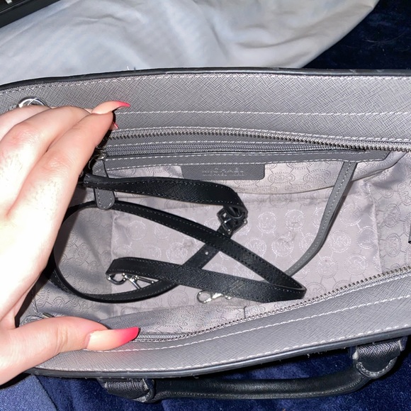 Michael kors purse - Picture 7 of 10